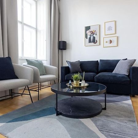 Franz 24 - Typical Viennese Apartment In The Heart Of ウィーン エクステリア 写真