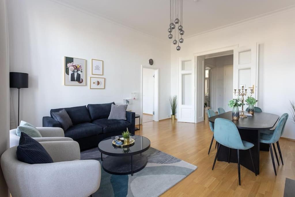 Franz 24 - Typical Viennese Apartment In The Heart Of ウィーン エクステリア 写真
