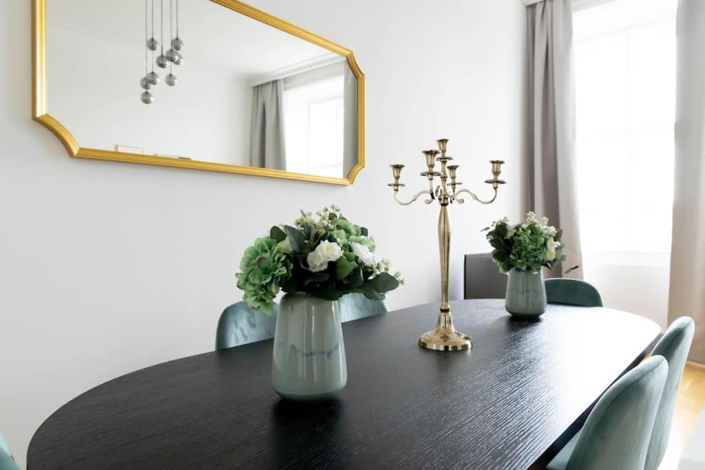 Franz 24 - Typical Viennese Apartment In The Heart Of ウィーン エクステリア 写真
